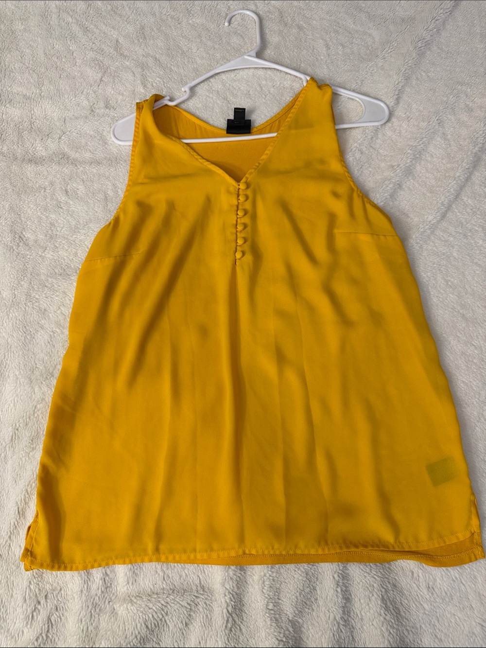 Worthington Yellow V-Neck Sleeveless Button-Front Tank